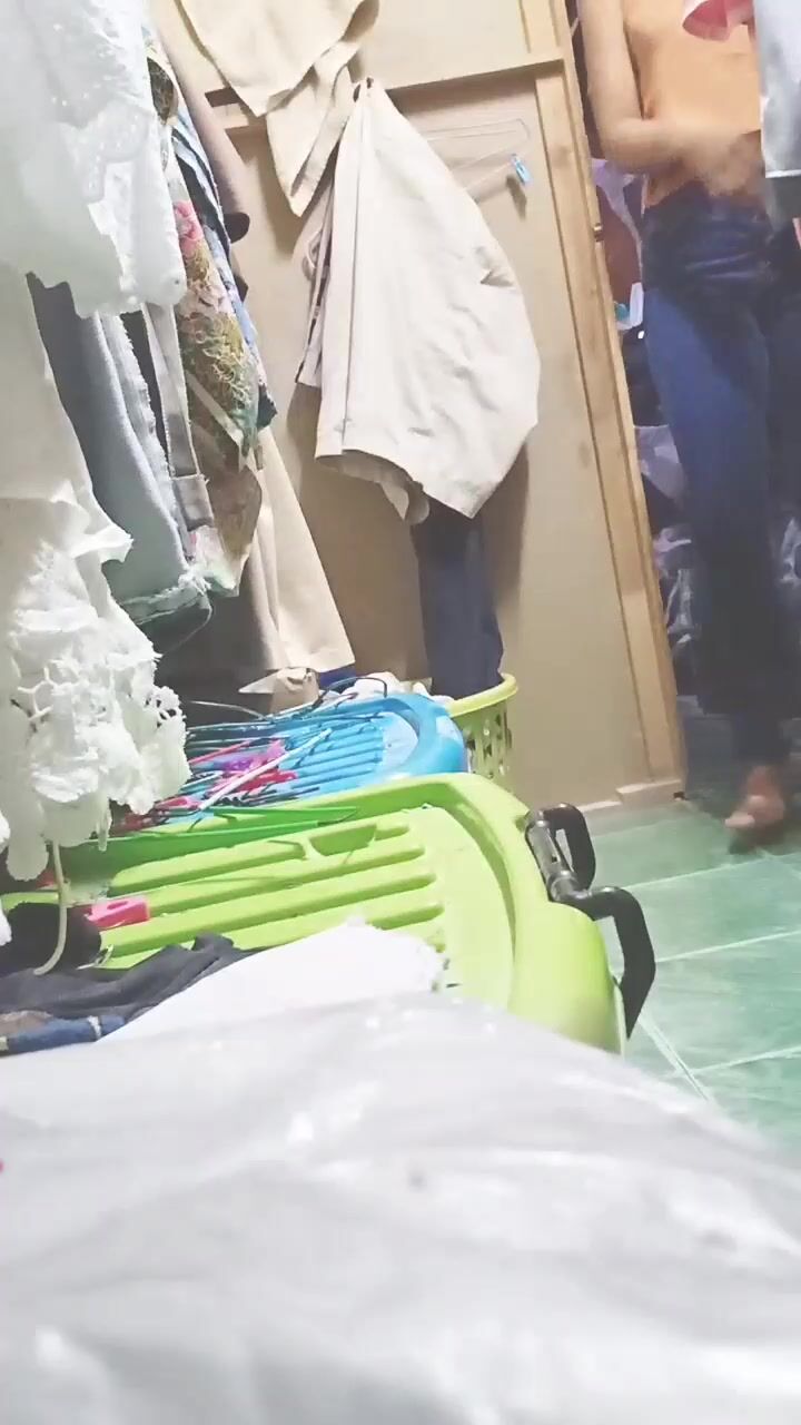 အဝတ်လဲချောင်းရိုက် #2