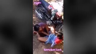 ဒီဘဲကြီး မတွေနှိုက်နေလဲမသိ