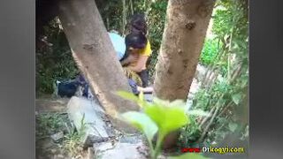 မထွက်တဲ့နို့ကိုစို့နေတဲ့ဘဲကြီးချောင်းရိုက်