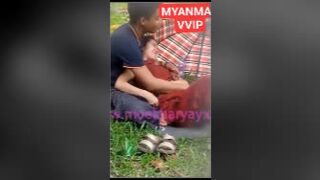ကပ်တိုးလေးနှိုက်ပြီးလီးပေါ်တက်ထိုင်တဲ့စော်လေး