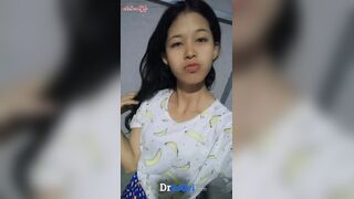မြန်မာမလေးကို ဂွင်းထုပြတာ ဖီးတွေတက်နေတာ