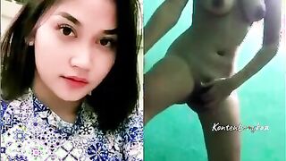 ဘဲကိုရေချိုးပြရင်းထန်တဲ့အလန်းလေး