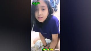 ချစ်စရာလေးကွာ ဖက်ခေါင်းအုံးကိုတက်ခွနေတာ