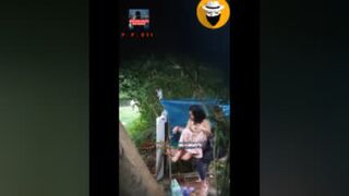 ကပ်တိုးလေးနှိုက်နေတာ