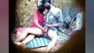 ဘဲကိုဂွင်းထုပေးနေတာလေး ချောင်းရိုက်