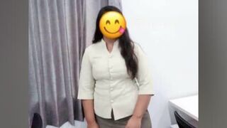 ဟော်တည်ဝန်ထမ်းကိုဖင်ထောင်လိုးတဲ့ဘဲ