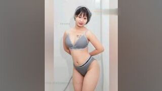 နိုရာရေချိုးပြတာလေး