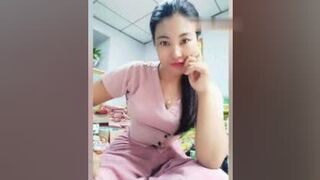 မြင်းစီးကျွမ်းတဲ့မမအကိတ်ကြီး