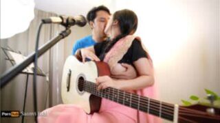 ဂစ်တာတီးရင်းနောက်ပေါက်ကြုံးခံလိုက်ရတဲ့မြမြ