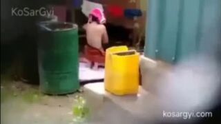 ရေချိုးချောင်းရိုက် (၁၁)