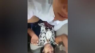 ကားပေါ်မှာကြုံးတဲ့ဘဲ