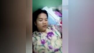 လိုးပေးမယ်မောင်လေးတွေမရှိလို့ခရမ်းသီးနဲ့ဖီးလ်နေတဲ့မမကြီး