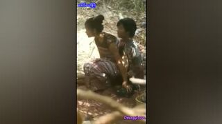 တောထဲသွားပြီးမျှစ်စားတဲ့ကရင်မလေး