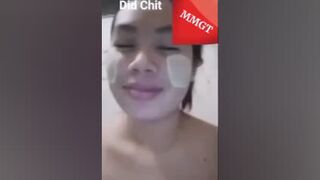 သနပ်ခါးနဲ့ကိတ်နေတဲ့မမ