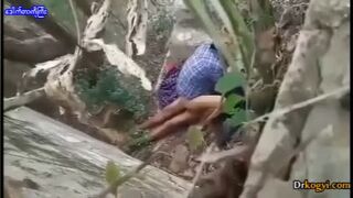 ရွာထိပ်ကသစ်ပင်အောက်မှာဆွဲ