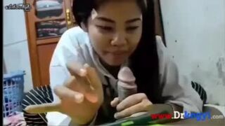 နေ-မ-ကေ-ာင်း-နေ-တဲ့-မိန်-းမ-ကို ဆယ်မိနစ်မှုတ်ခိုင်းတာ