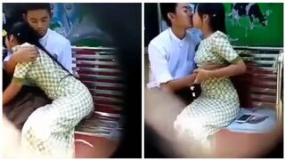 ဘဲလေးက ဆင်ကြံကြံနေတာ