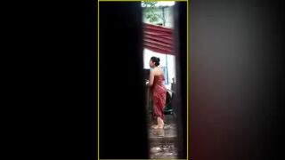 မြန်မာရေချိုးချောင်းရိုက် # 1